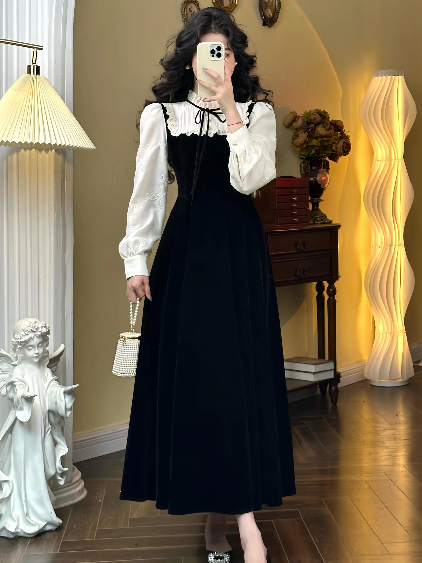 Mrs. Xiao's 2024 autumn and winter new style retro light luxury temperament fungus high-end long-sleeved French dress for women