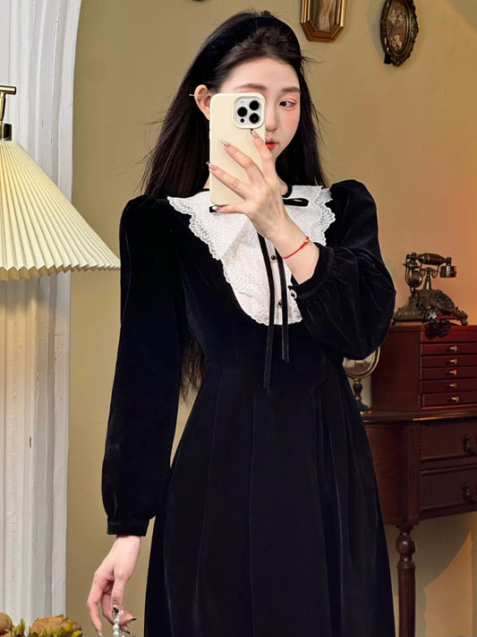 Mrs. Xiao's new retro French skirt with lace-up waist and temperament velvet splicing long-sleeved A-line dress for women