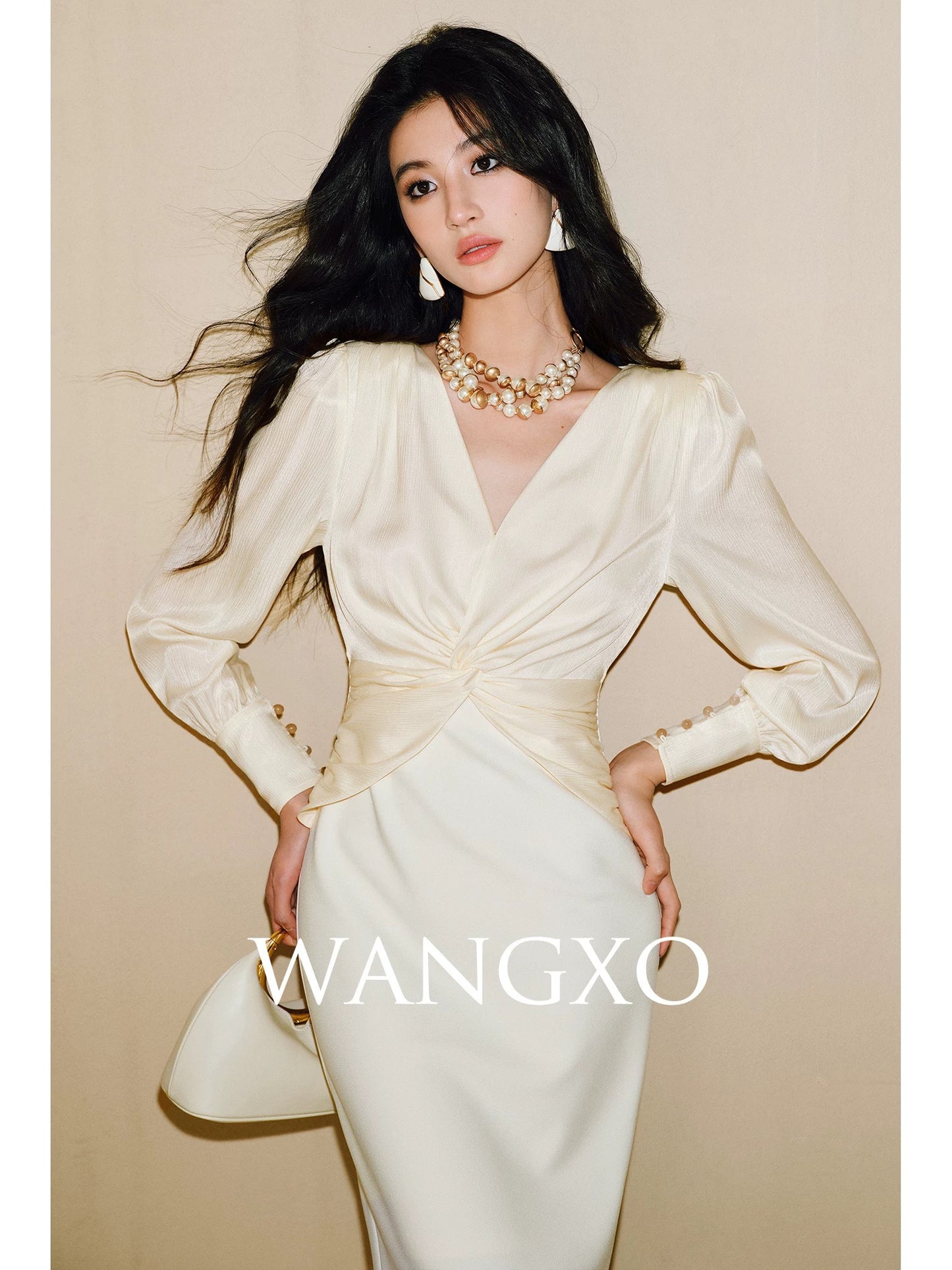 WANGXO｜Wrinkled shiny satin and stretch Mickey linen｜V-neck twisted waist slimming dress