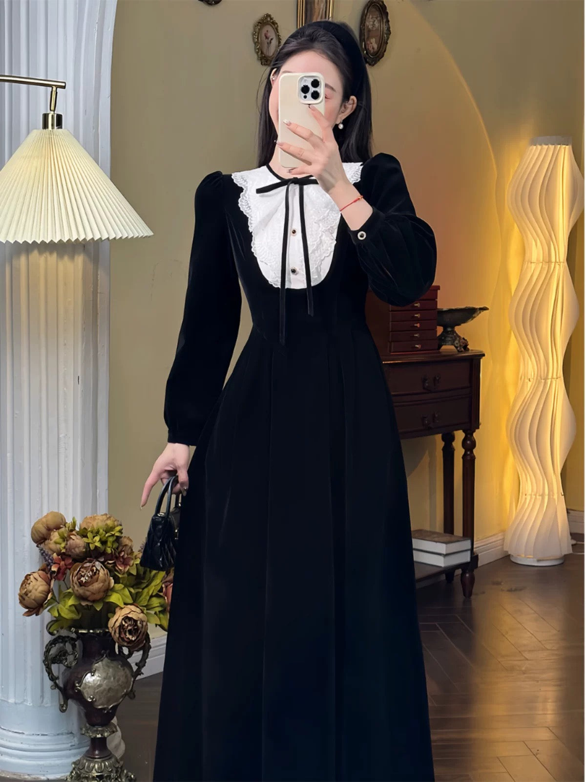 Mrs. Xiao's new retro French skirt with lace-up waist and temperament velvet splicing long-sleeved A-line dress for women