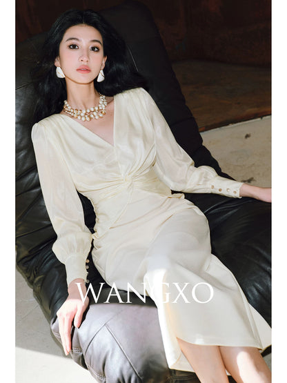 WANGXO｜Wrinkled shiny satin and stretch Mickey linen｜V-neck twisted waist slimming dress
