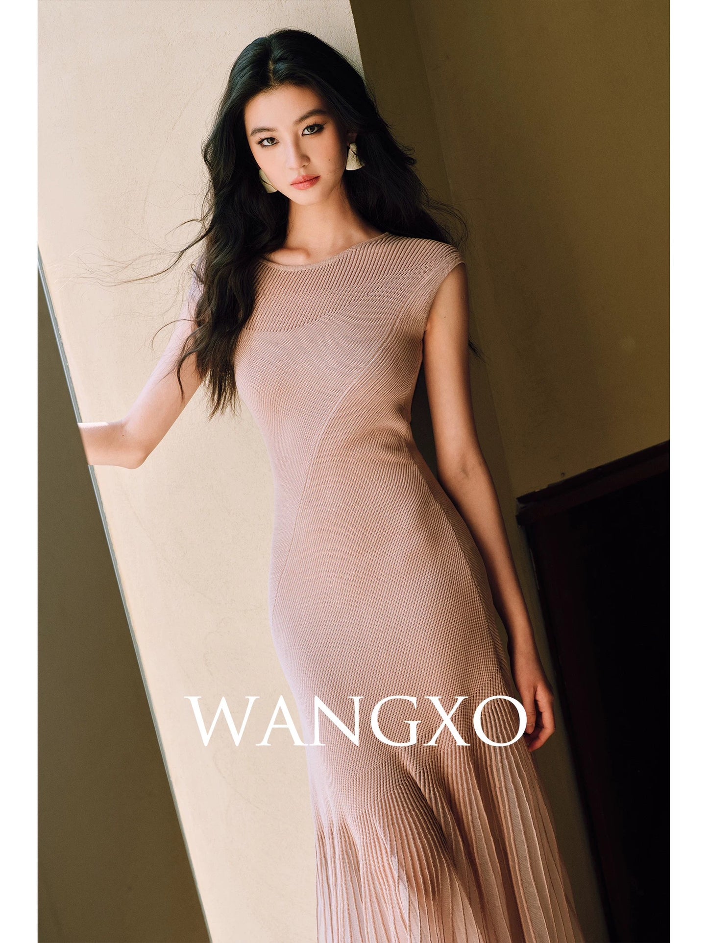 WANGXO｜Custom-woven cool silk organza stitching｜Light and flowing｜Slim fit shoulder dress with flared hem
