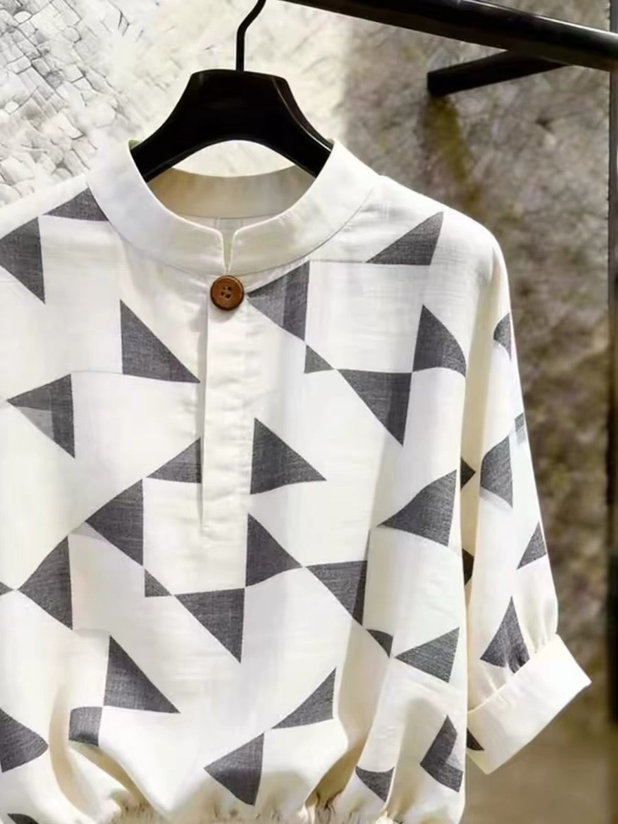 Store-stock item: Women's casual short-sleeved shirt featuring a geometric print—a loose, slimming new style for Summer 2026.