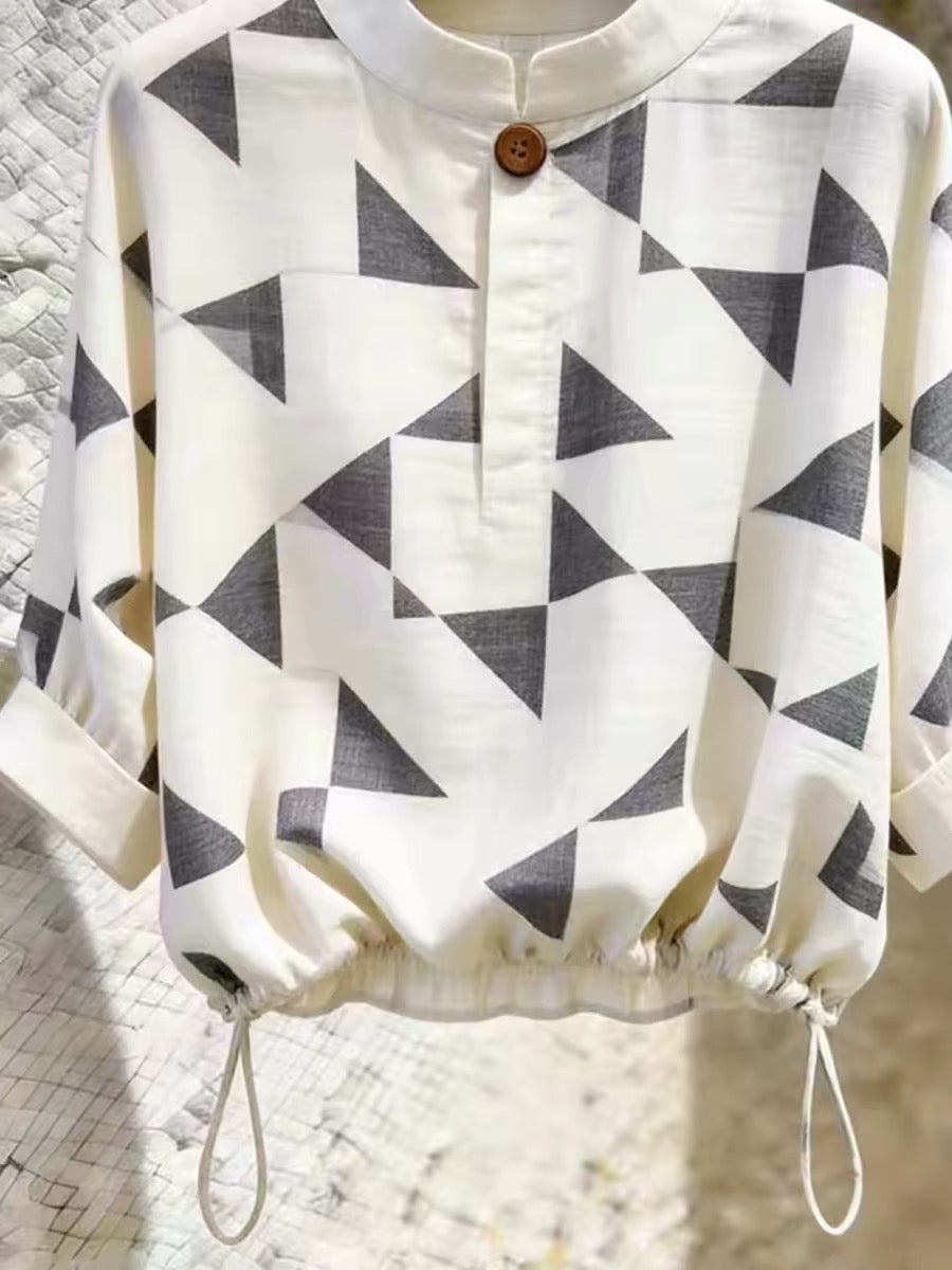 Store-stock item: Women's casual short-sleeved shirt featuring a geometric print—a loose, slimming new style for Summer 2026.