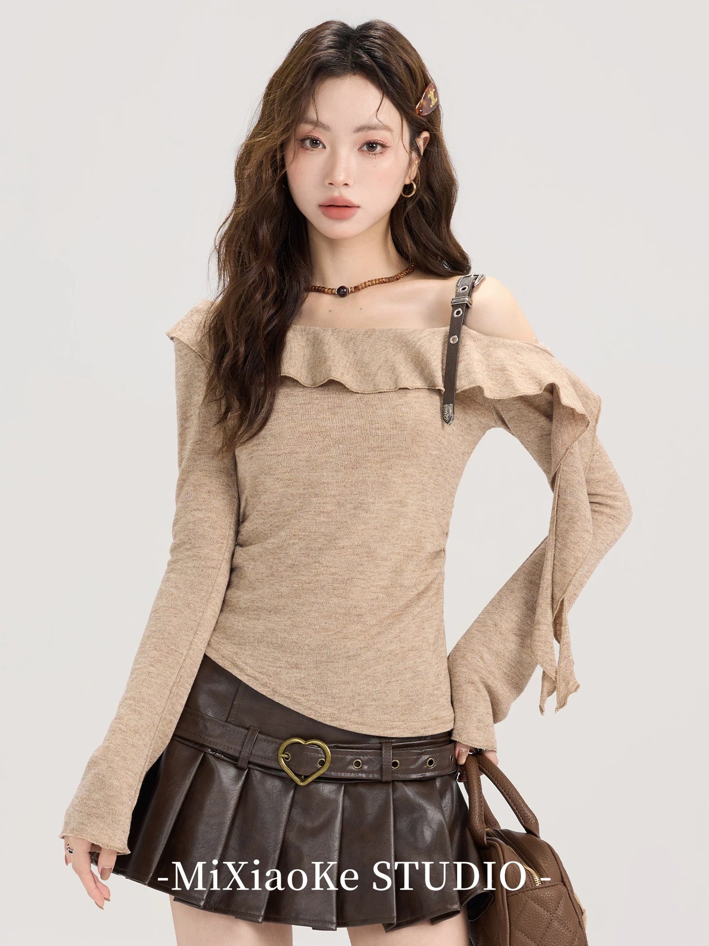 Mi Xiaoke American retro knitted sweater long-sleeved T-shirt women's early autumn chic design irregular oblique shoulder top