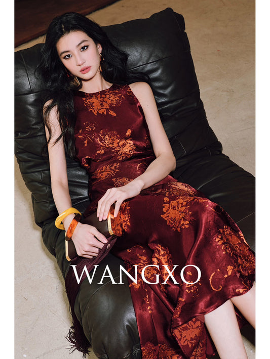 WANGXO｜Strongly twisted double-sided mercerized silk cut flowers｜Hand-made pleats｜Stand-up shoulder-cut A-line dress