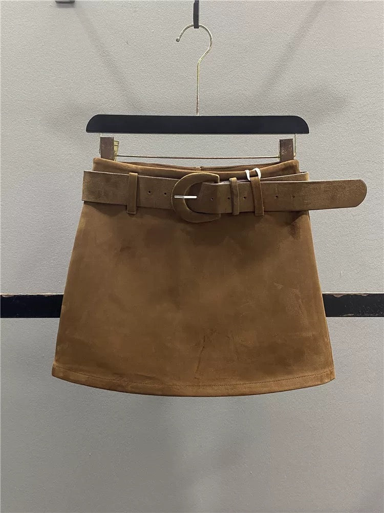 American retro suede midi skirt for women, 2025 autumn/winter new style, anti-exposure, slimming, sexy A-line bodycon mini skirt.