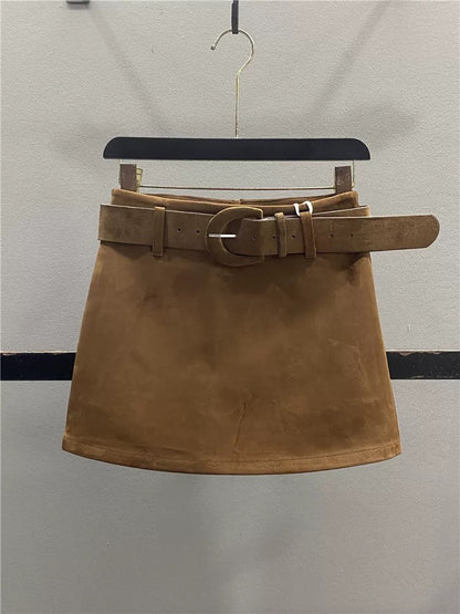 American retro suede midi skirt for women, 2025 autumn/winter new style, anti-exposure, slimming, sexy A-line bodycon mini skirt.