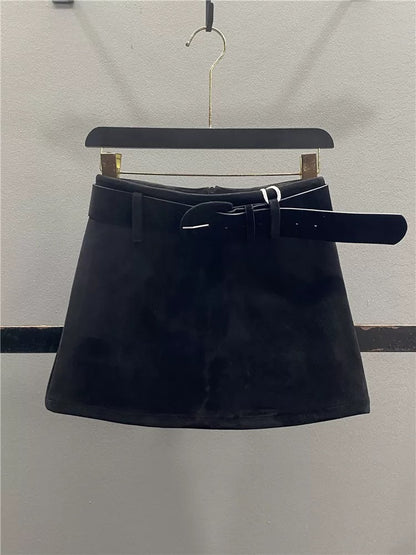 American retro suede midi skirt for women, 2025 autumn/winter new style, anti-exposure, slimming, sexy A-line bodycon mini skirt.