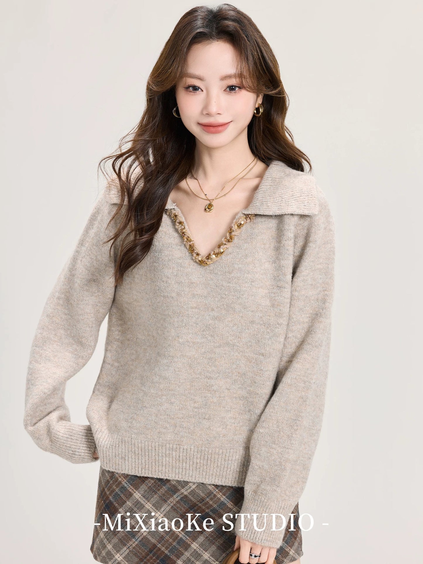 Mi Xiaoke French retro V-neck long-sleeved knitted sweater for women in autumn and winter lazy style high-end temperament top