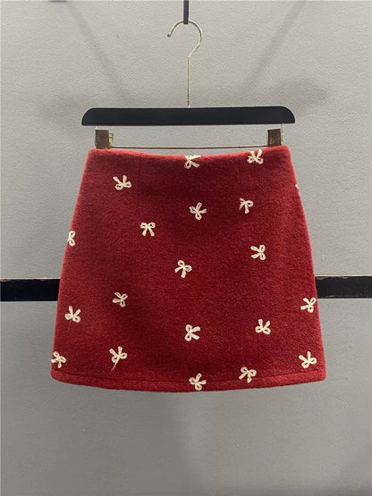 Red embroidered wool midi skirt for women, 2025 autumn/winter new style, anti-exposure, slimming A-line bodycon mini skirt.