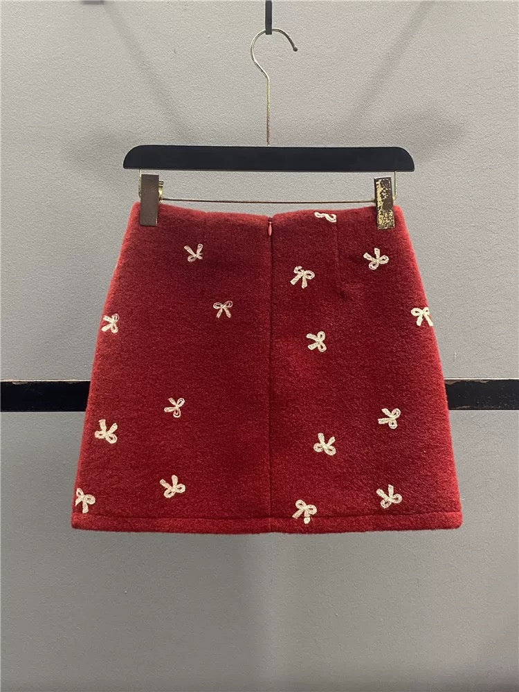 Red embroidered wool midi skirt for women, 2025 autumn/winter new style, anti-exposure, slimming A-line bodycon mini skirt.