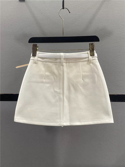 Off-white woolen midi skirt for women, 2025 autumn/winter new Korean style, high-waisted, slimming, anti-exposure A-line bodycon mini skirt.