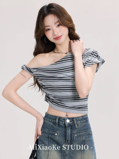 Mi Xiaoke gray striped off-shoulder short-sleeved T-shirt for women in summer, hot girls sexy outfit, navel-baring short top