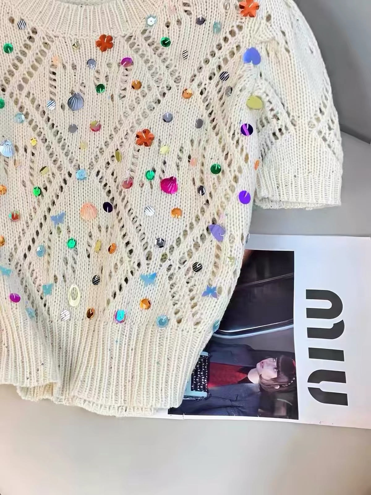 Korean-style "affordable luxury" knit top for women: a soft, relaxed-fit summer tee featuring an openwork round neck and intricate 3D sequin embellishments—perfect for an "Insta-worthy" look.