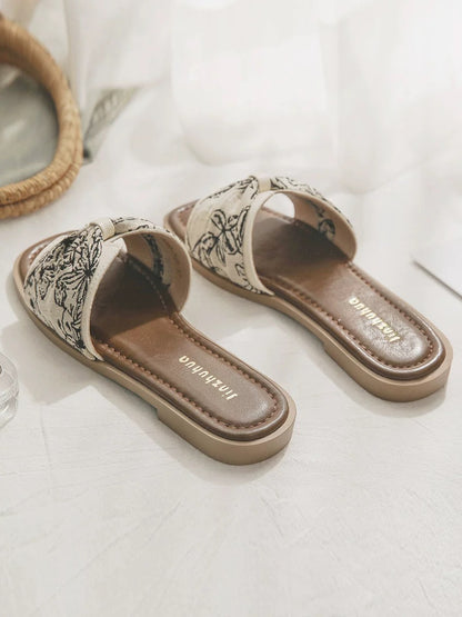 Sheepskin version ~ Beautiful French flat-soled with skirts for going out small sandals for women 2025 new summer outdoor wear fashion