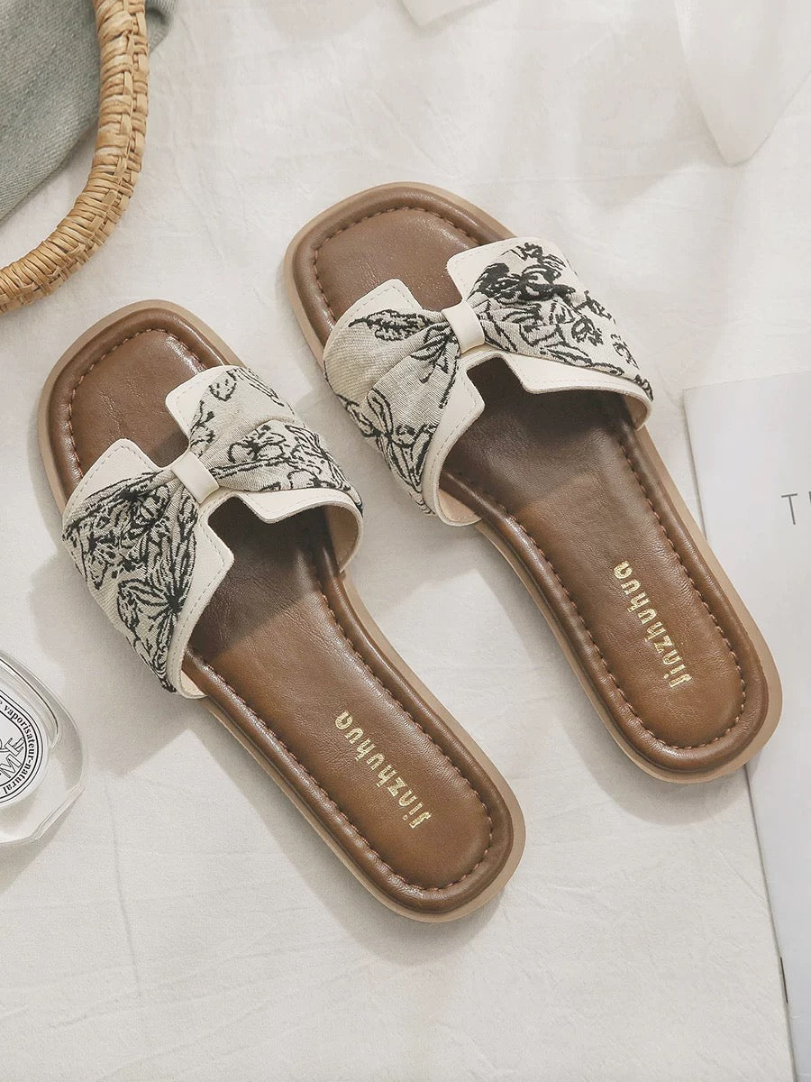 Sheepskin version ~ Beautiful French flat-soled with skirts for going out small sandals for women 2025 new summer outdoor wear fashion