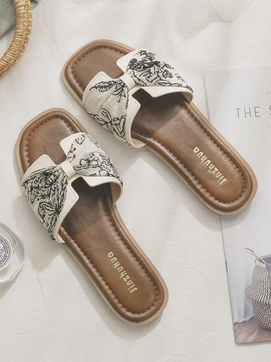 Sheepskin version ~ Beautiful French flat-soled with skirts for going out small sandals for women 2025 new summer outdoor wear fashion