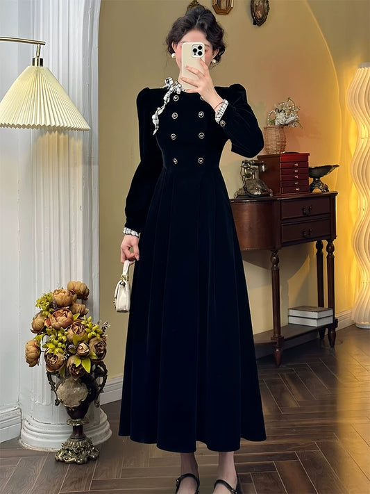 Mrs. Xiao's French retro Hepburn style little black dress 2024 autumn and winter new velvet splicing long-sleeved dress for women