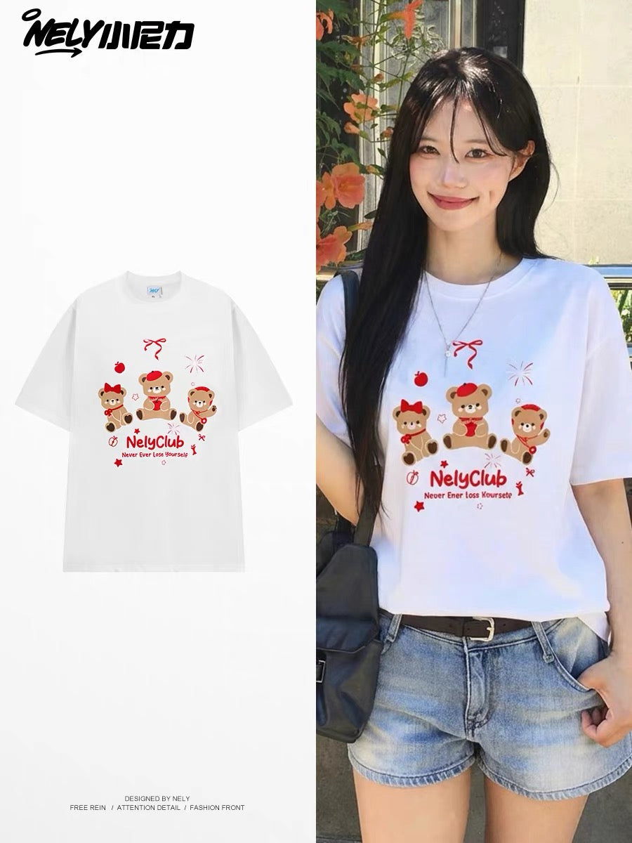 Unisex Loose-Fit Crew-Neck T-Shirt with Bow-Tie Bear Print – Versatile, Casual, Youthful Style
