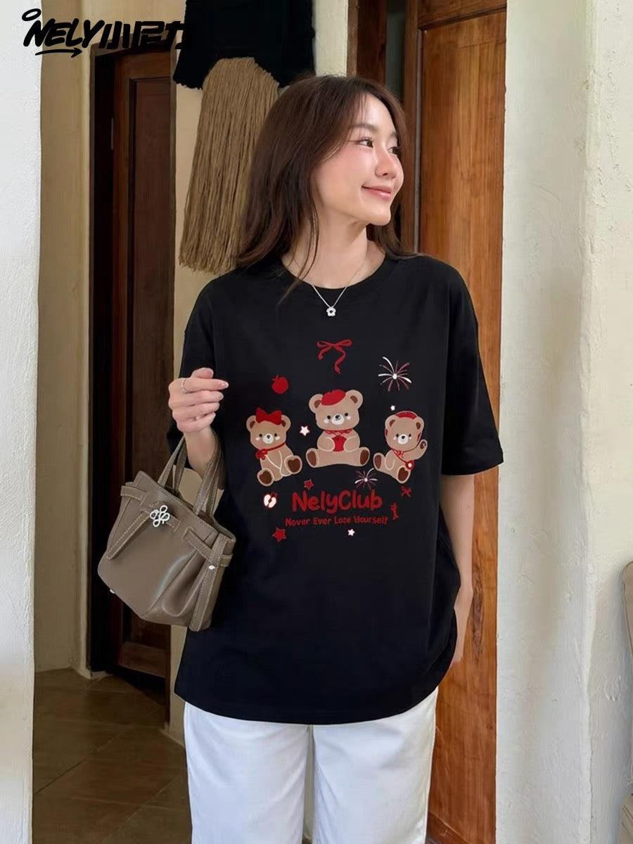 Unisex Loose-Fit Crew-Neck T-Shirt with Bow-Tie Bear Print – Versatile, Casual, Youthful Style
