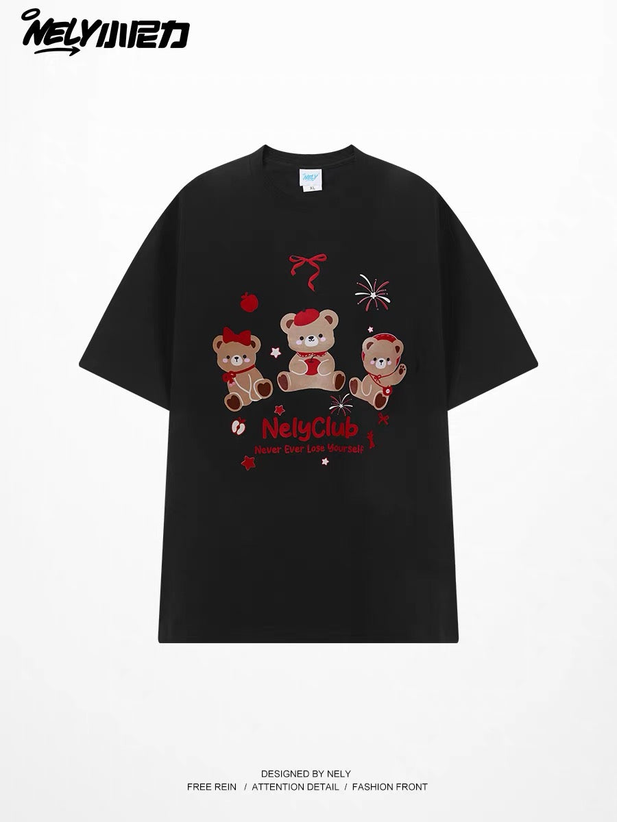 Unisex Loose-Fit Crew-Neck T-Shirt with Bow-Tie Bear Print – Versatile, Casual, Youthful Style