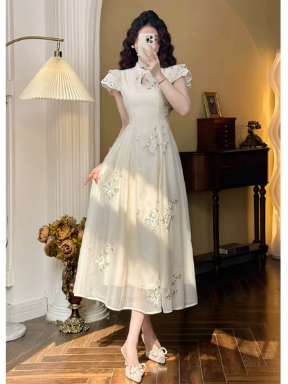 Mrs. Xiao's Tingxi April new Chinese style flying sleeves improved cheongsam retro temperament national style embroidered dress for women