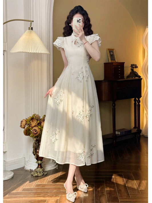 Mrs. Xiao's Tingxi April new Chinese style flying sleeves improved cheongsam retro temperament national style embroidered dress for women