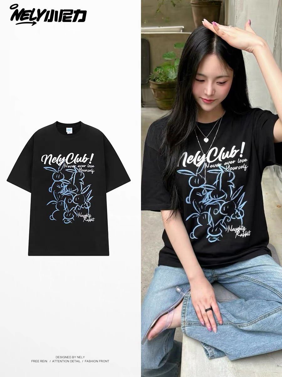 Loose-fit, vintage-style, versatile basic short-sleeve T-shirt featuring a hand-drawn rabbit and letter print and a round neckline.