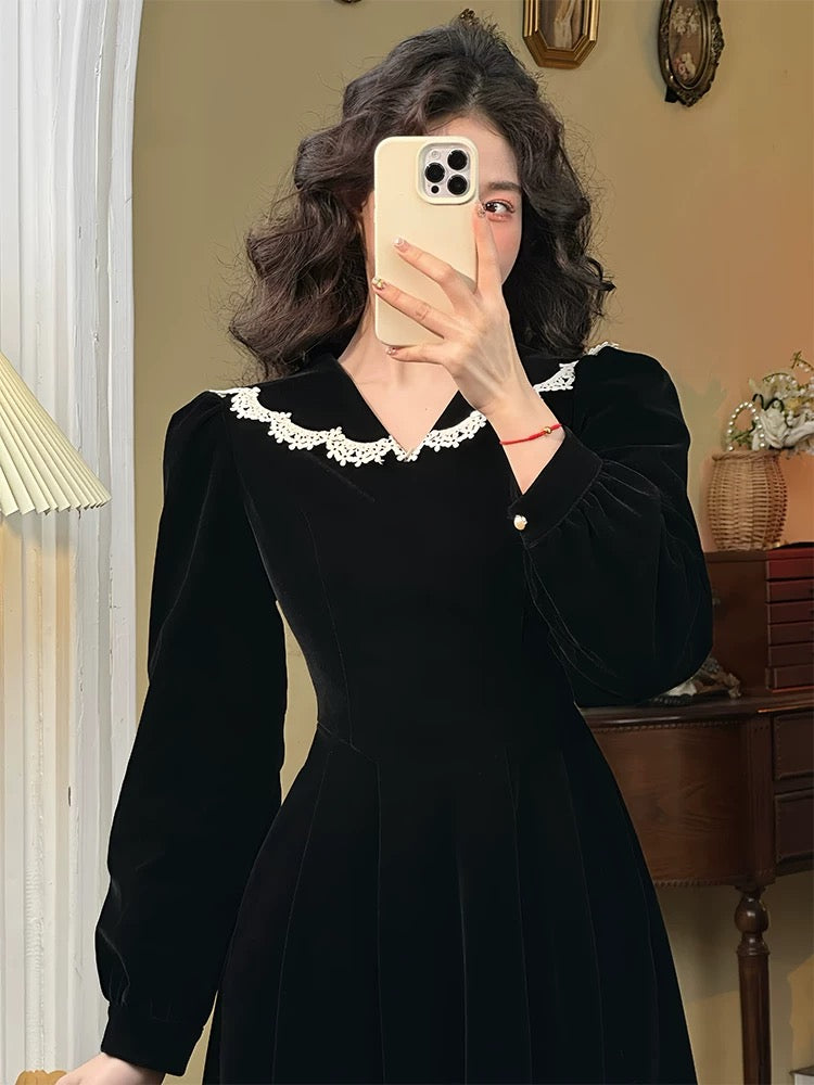 Mrs. Xiao's French retro lace collar velvet dress women's autumn and winter new high-end temperament slim skirt