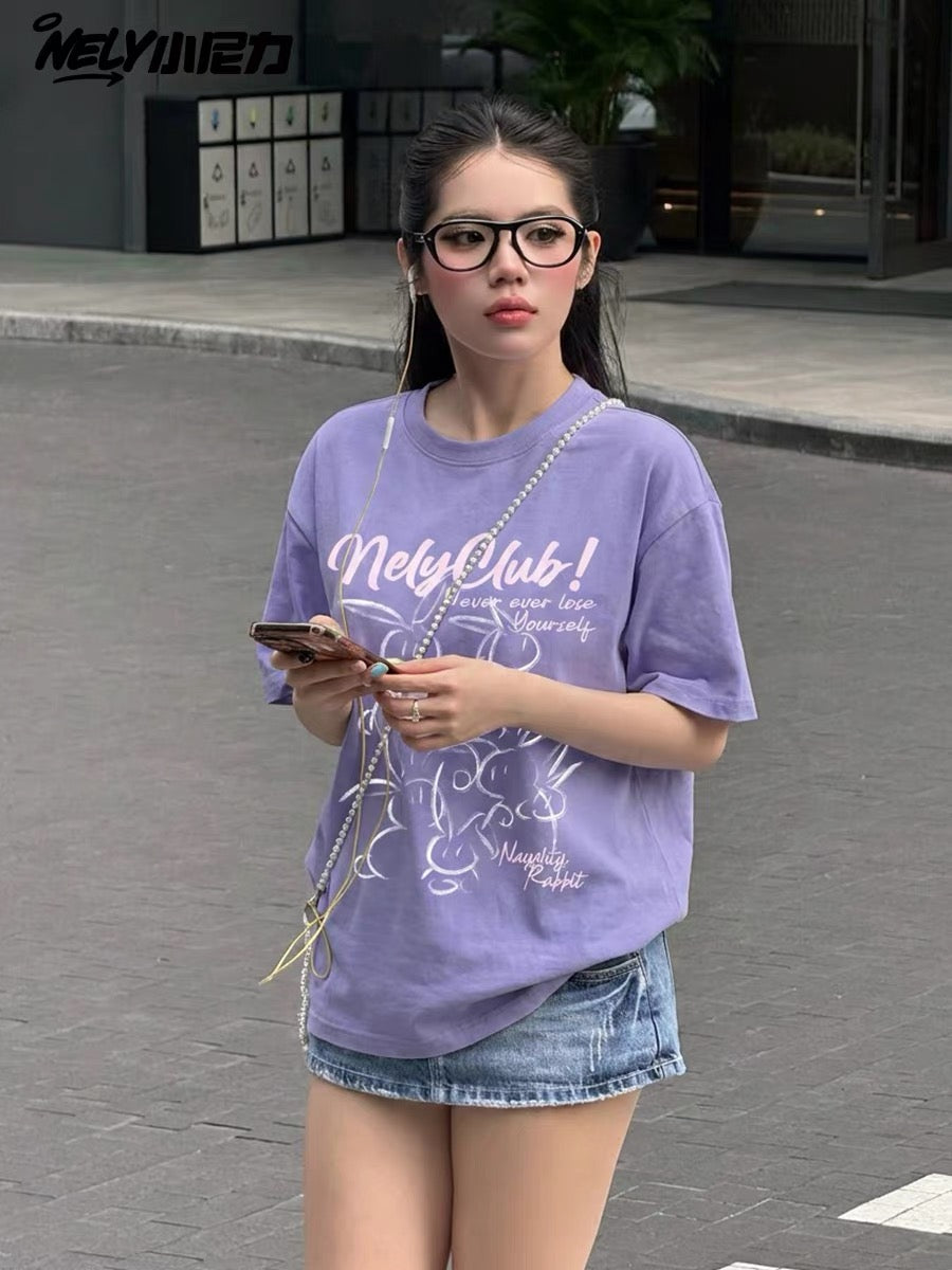 Loose-fit, vintage-style, versatile basic short-sleeve T-shirt featuring a hand-drawn rabbit and letter print and a round neckline.