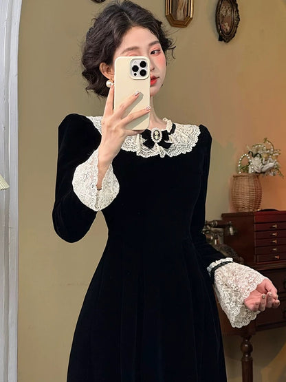 Mrs. Xiao's French retro Hepburn style velvet dress for women in autumn and winter spliced lace trumpet sleeves little black skirt
