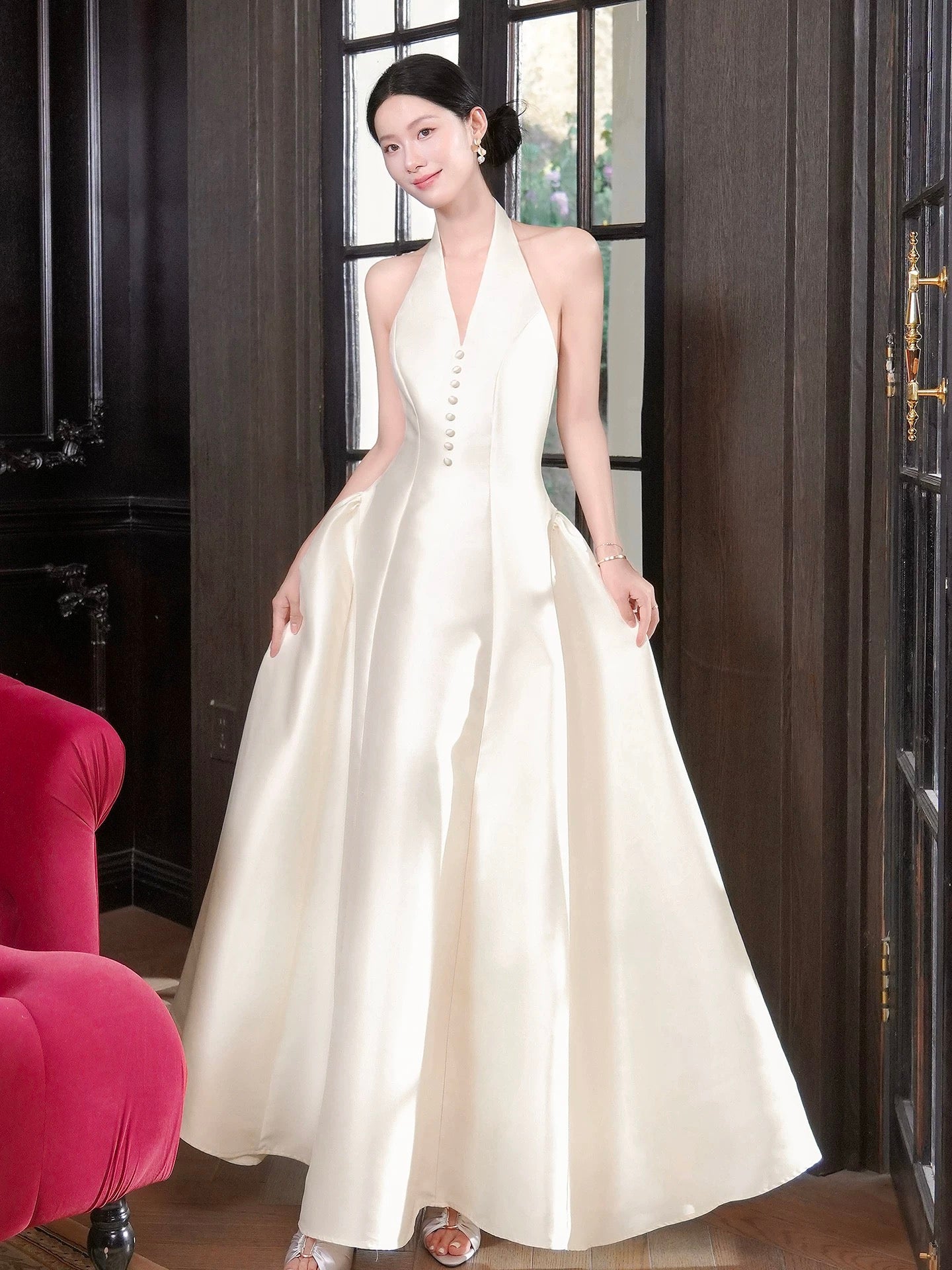 Good Job! 【Luoshen】French Satin Sleeveless Dress with a Fitted Waist and Halter Neck - Simple and Elegant Gown
