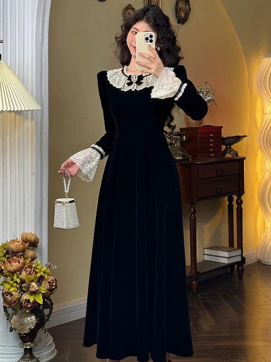 Mrs. Xiao's French retro Hepburn style velvet dress for women in autumn and winter spliced lace trumpet sleeves little black skirt