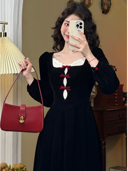 Mrs. Xiao's autumn and winter long-sleeved square collar retro bow velvet French lace black and white splicing dress for women