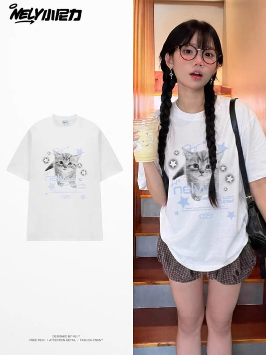 Unisex Short-Sleeve T-Shirt with Fresh Blue Star & Kitten Print – American Retro, Loose-Fit, Versatile Crew-Neck Casual Top