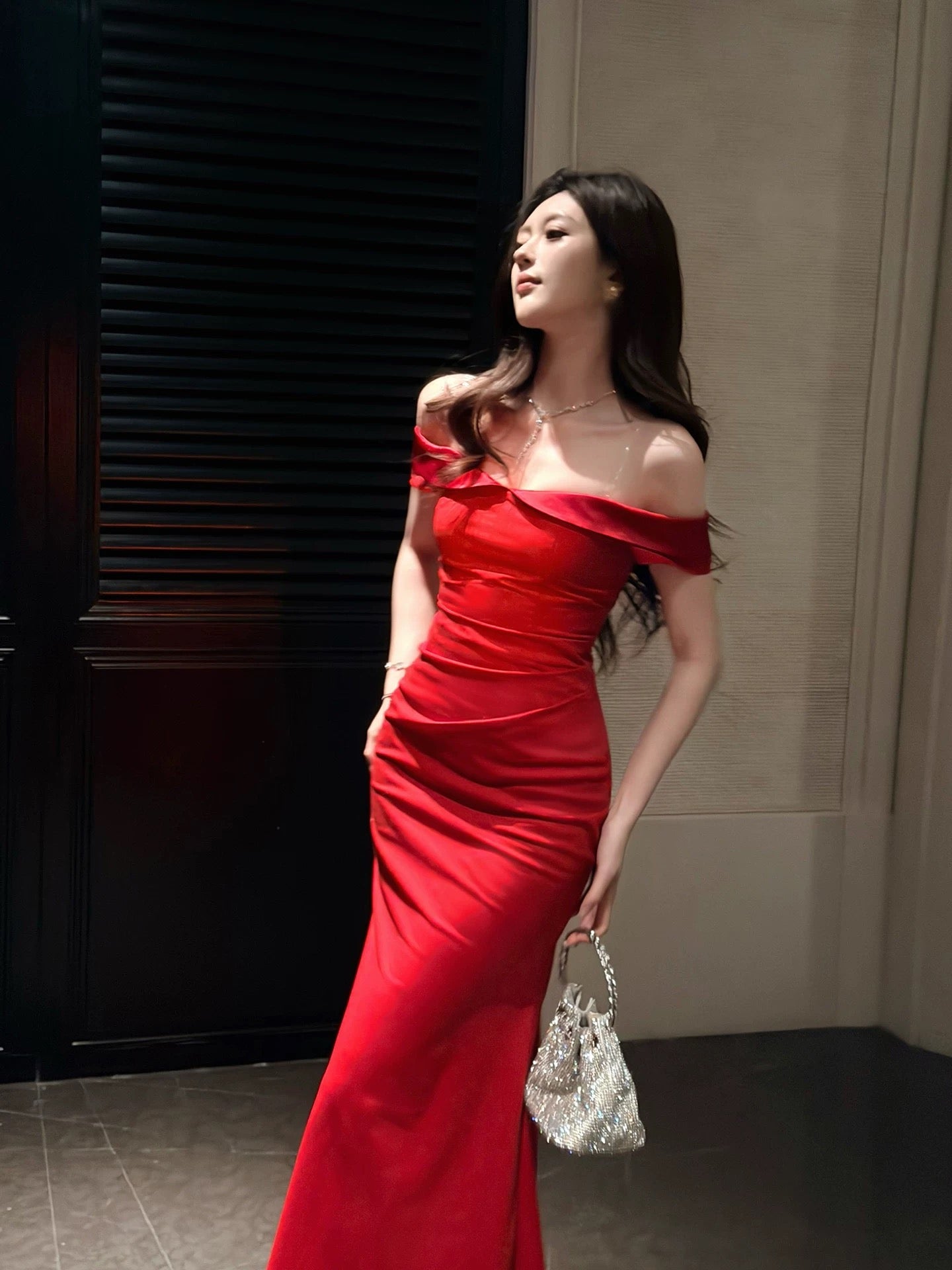 Good Job! 【Twilight Rose】French Red Off-Shoulder Dress for Women's Annual Party - A Luxurious and High-End Gown