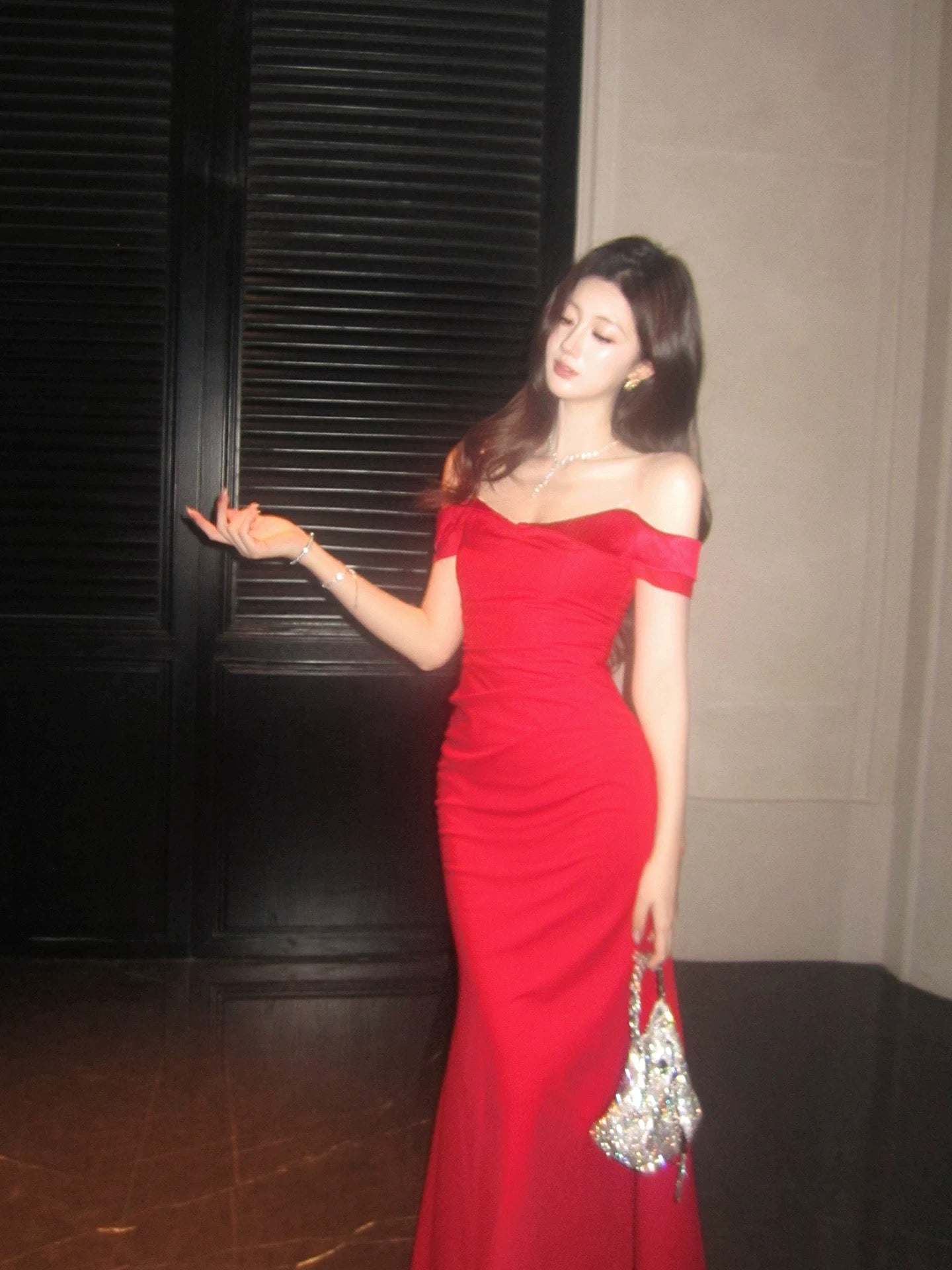 Good Job! 【Twilight Rose】French Red Off-Shoulder Dress for Women's Annual Party - A Luxurious and High-End Gown