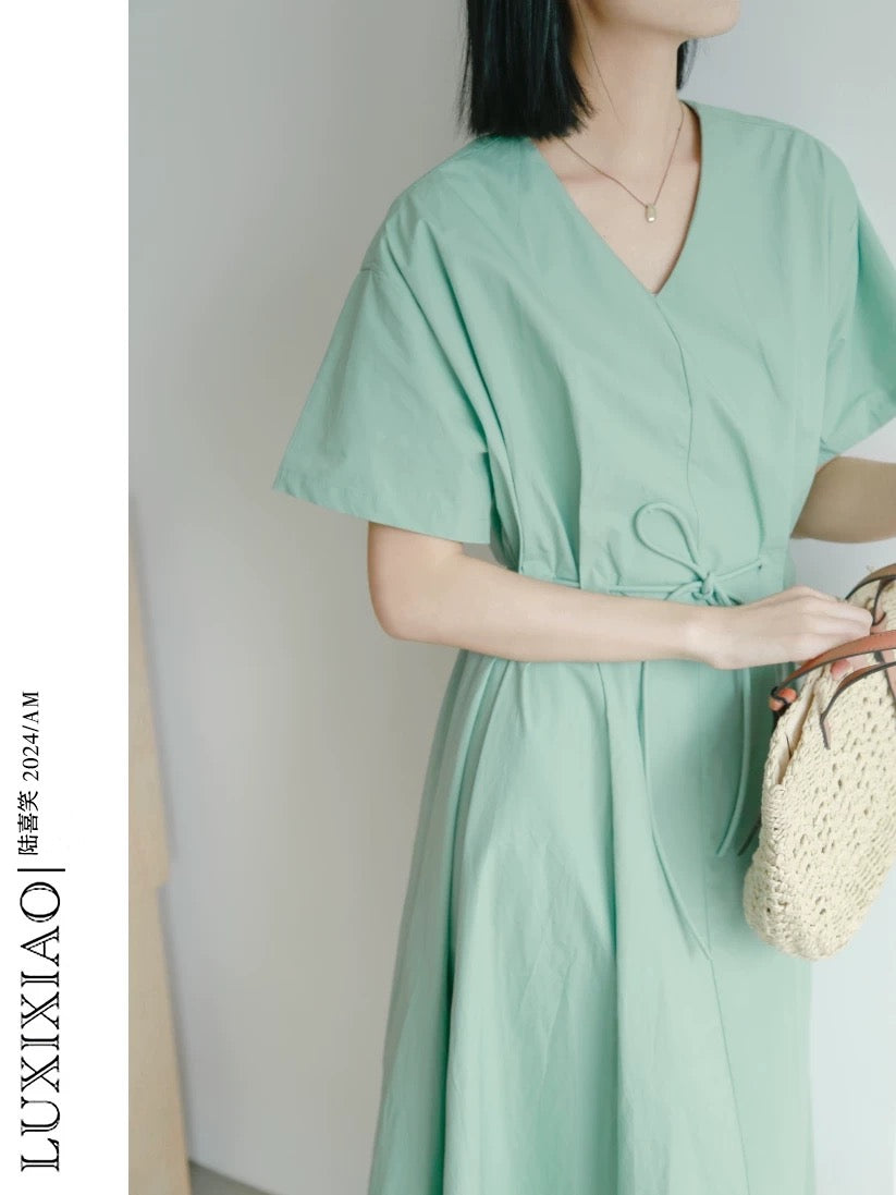 LUXIXIAO dress 2025 new loose short-sleeved pleated drawstring design Korean version V-neck shirt dress female