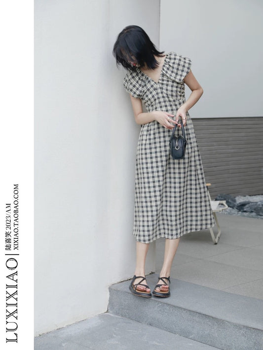 LUXIXIAO dress 2025 new loose puff sleeves V-neck design Korean version pullover A-line plaid skirt for women