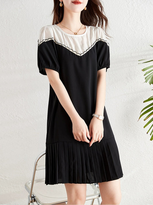 Black and white contrasting color splicing dress for women summer 2024 new French style loose belly-covering slim pleated skirt for small people