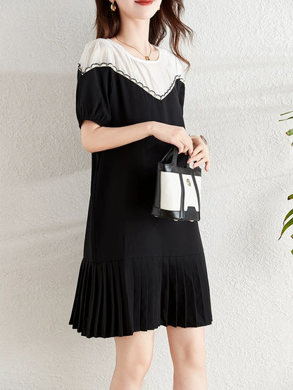 Black and white contrasting color splicing dress for women summer 2024 new French style loose belly-covering slim pleated skirt for small people