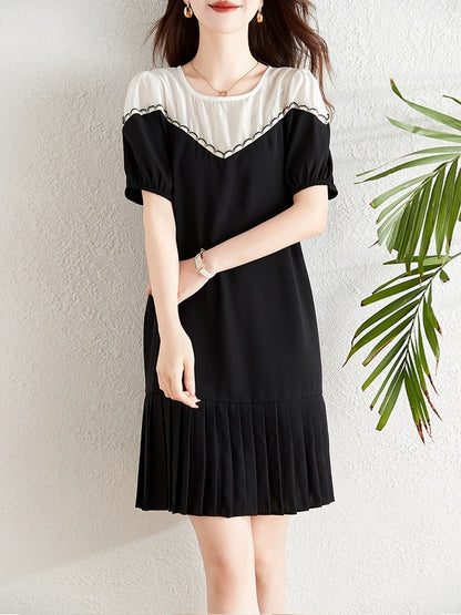 Black and white contrasting color splicing dress for women summer 2024 new French style loose belly-covering slim pleated skirt for small people