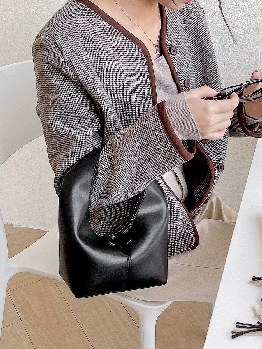 Niche design bags for women 2024 new spring and summer versatile fashion light luxury niche high-end portable bucket bag
