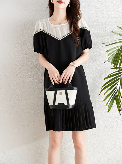 Black and white contrasting color splicing dress for women summer 2024 new French style loose belly-covering slim pleated skirt for small people