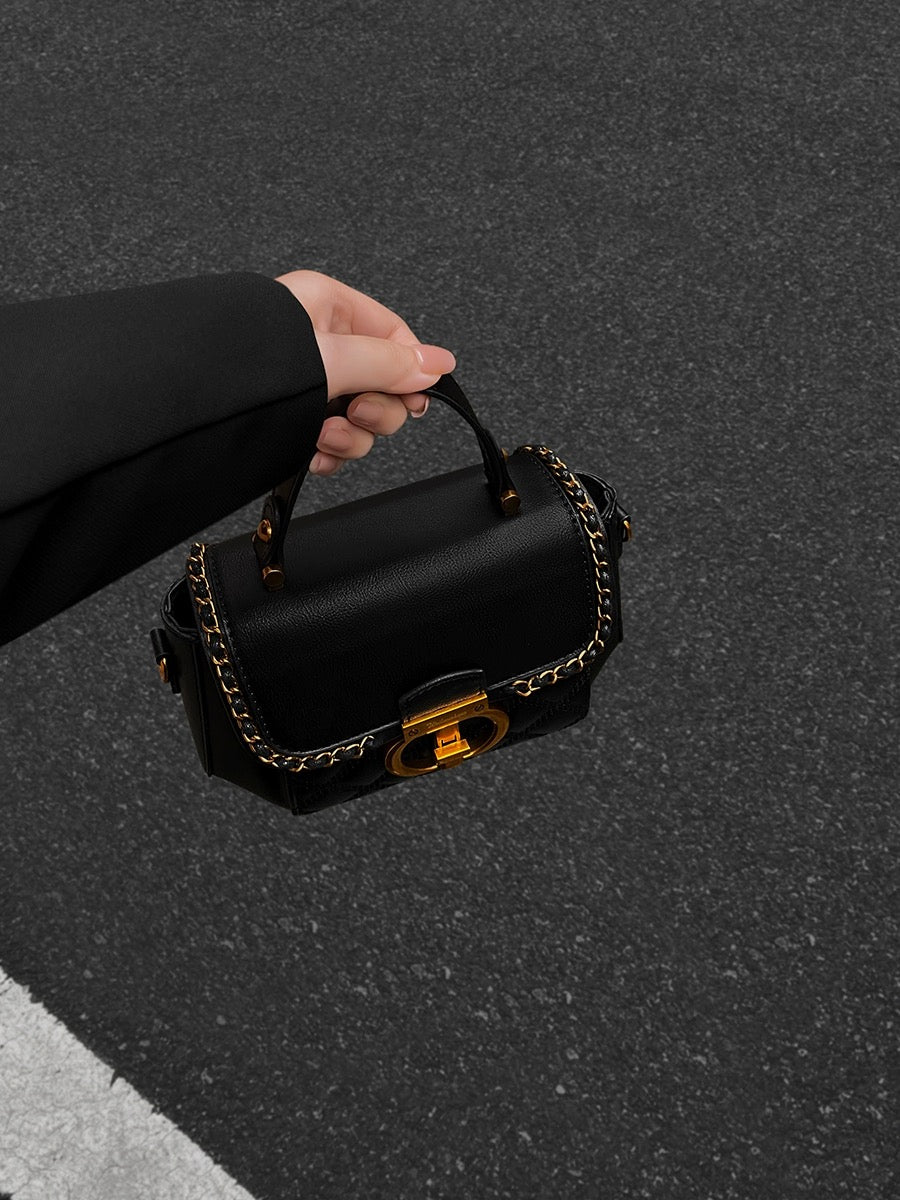 This year's popular small bags for women 2024 new summer versatile crossbody bag high-end niche portable small square bag