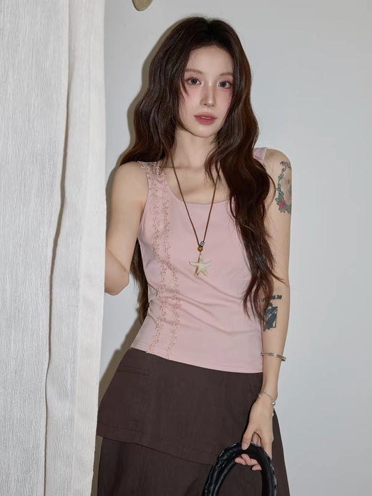 Chaochao's Design-Focused Pink Lace-Trim Camisole – Summer 2026 Premium Slim-Fit Top (Suitable for Outerwear)
