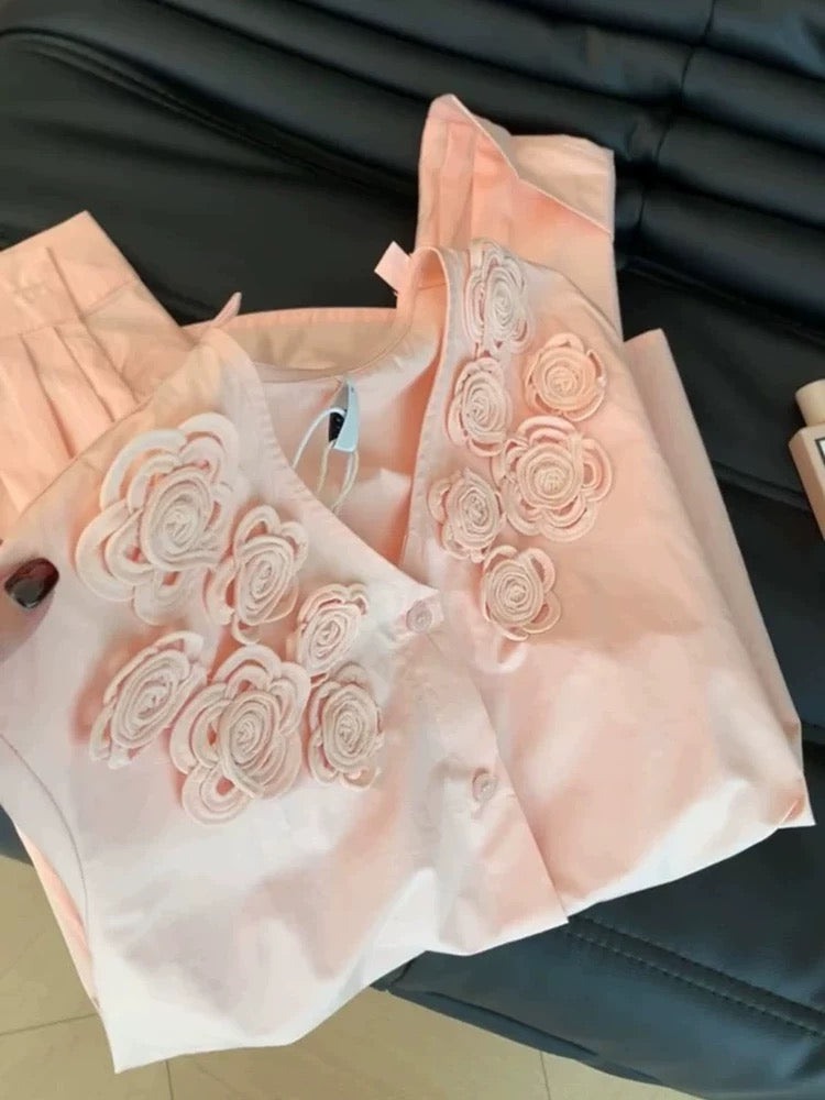 Self-retained style recommendation ~ V-neck three-dimensional flower long-sleeved shirt for women 2025 spring new design chic top trend