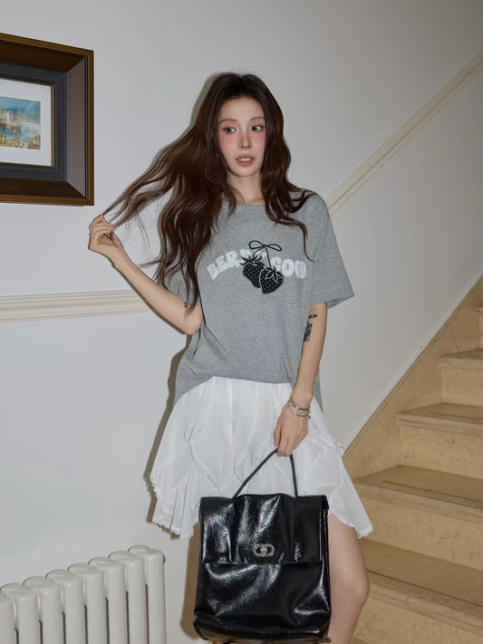 Chaochao's Grey Embroidered Short-Sleeve T-Shirt for Women – Summer Casual Loose-Fit Crew-Neck Top with a Stylish Design