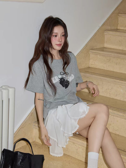 Chaochao's Grey Embroidered Short-Sleeve T-Shirt for Women – Summer Casual Loose-Fit Crew-Neck Top with a Stylish Design